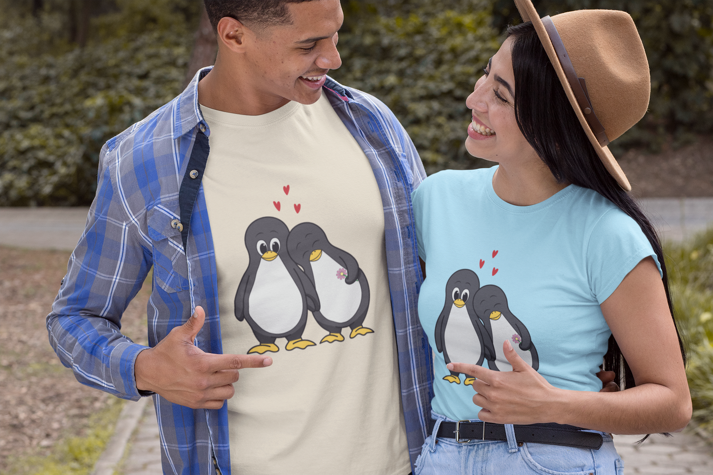 T-Shirt • Penguin Love